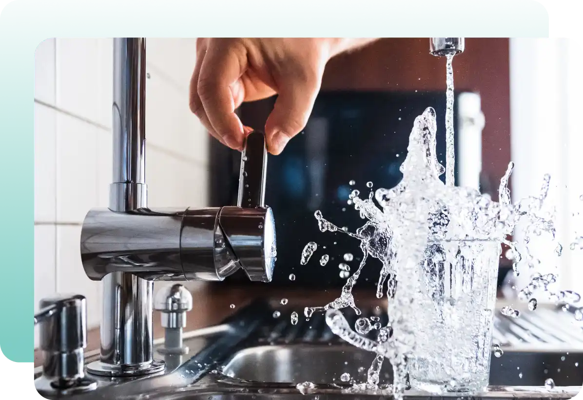 Sink filling water of glass